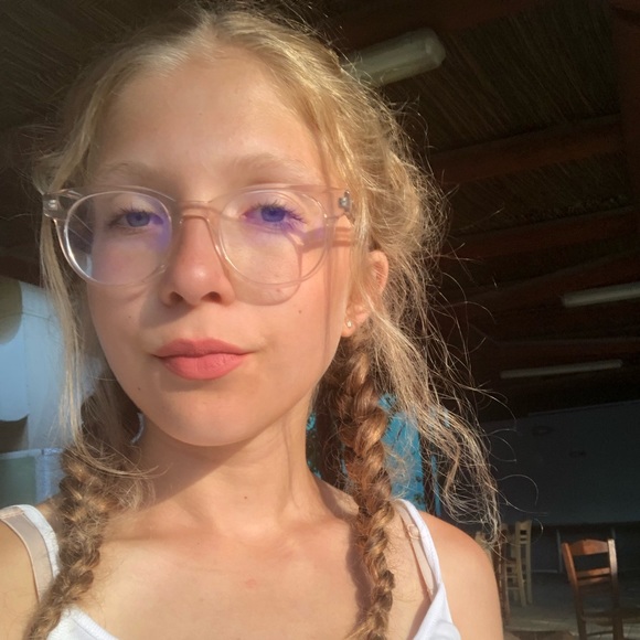 Meet your Posher, Sofia - Picture 1 of 1